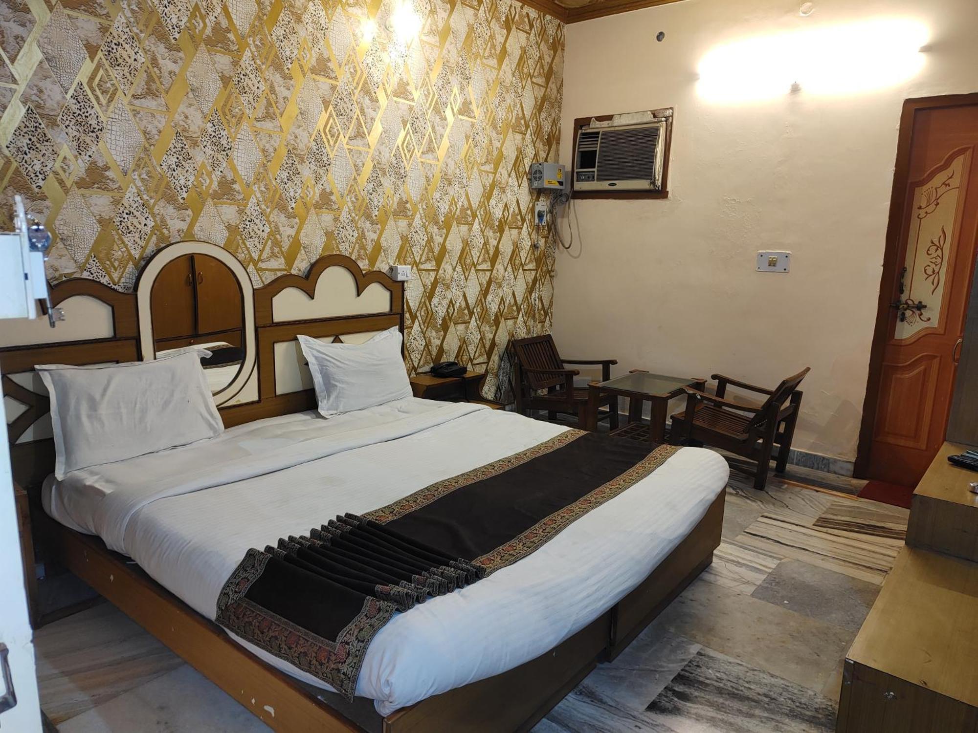 Hotel Divya Варанаси Экстерьер фото