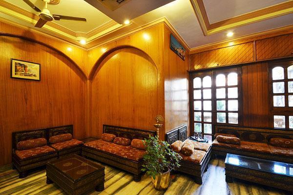 Hotel Divya Варанаси Экстерьер фото