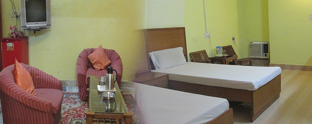Hotel Divya Варанаси Экстерьер фото